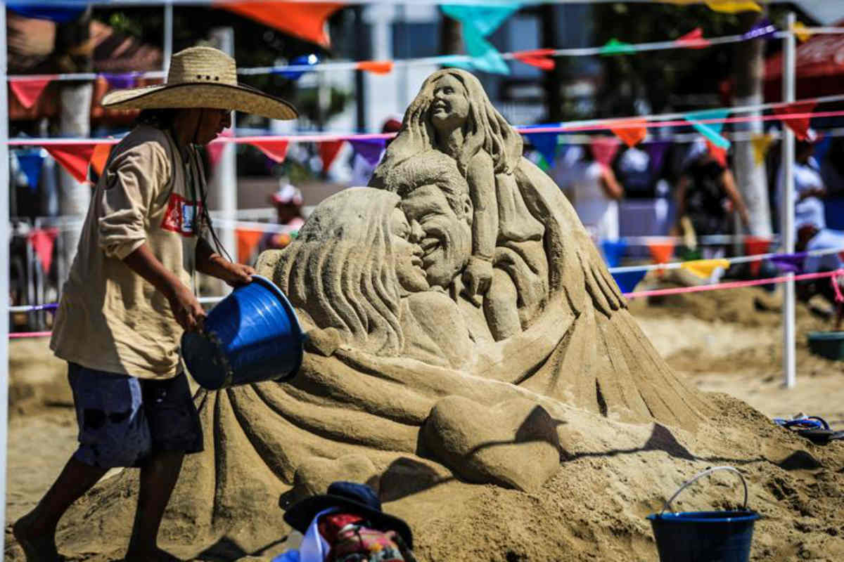Peruano ganó concurso sobre esculturas en arena (EFE)