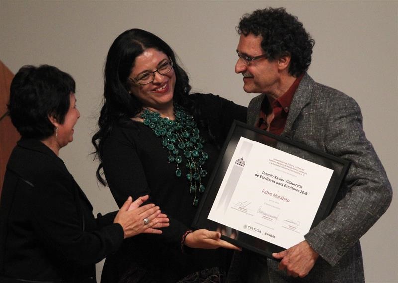 El escritor Fabio Morábito recibe el Premio Xavier Villaurrutia
