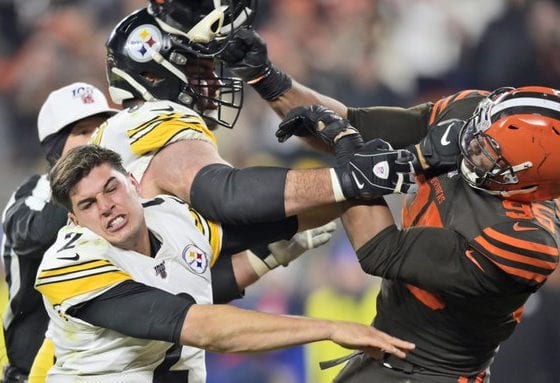 Browns y Steelers protagonizaron pelea. Foto: Twitter