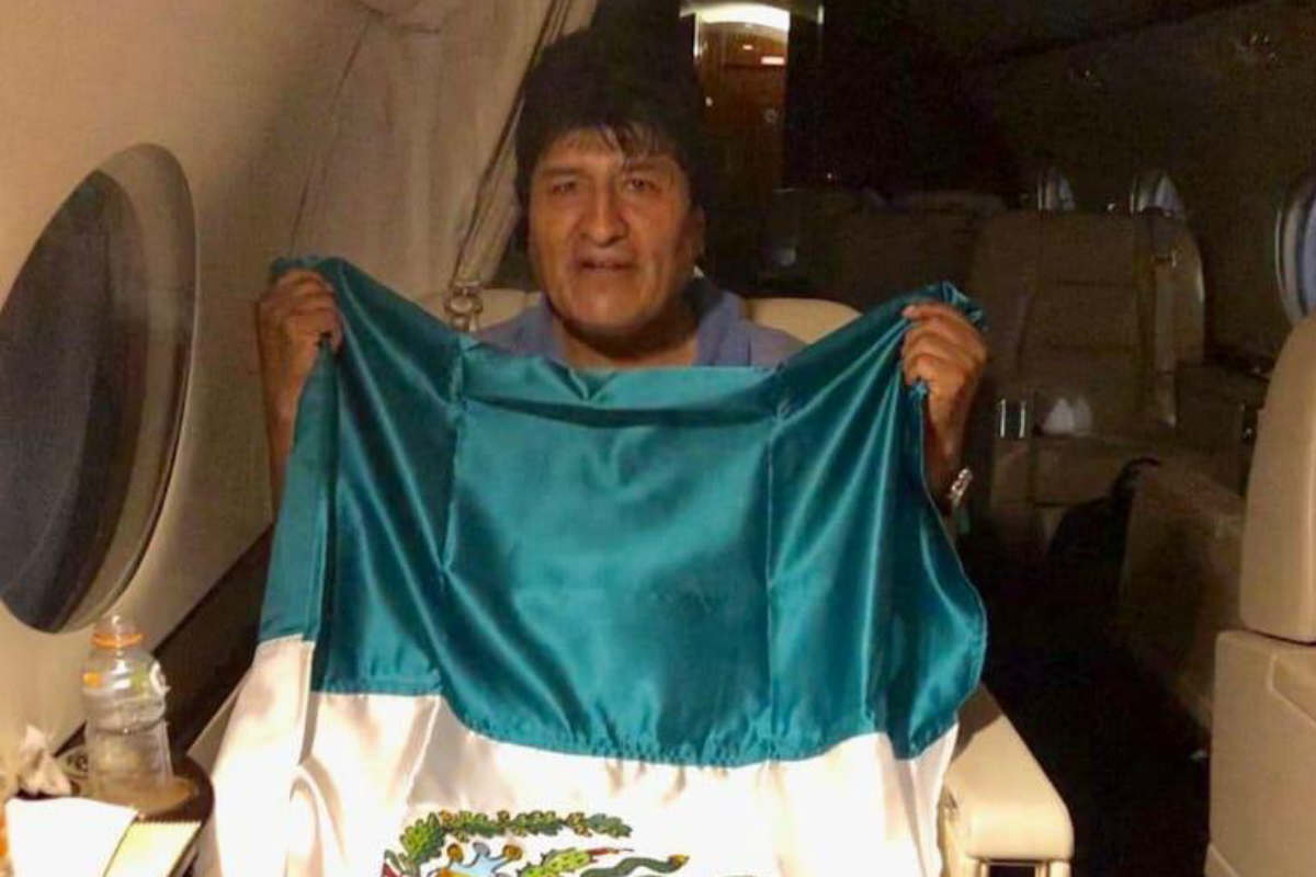 Evo Morales ya dentro del avión mexicano (Especial)