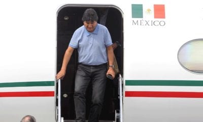 Evo Morales al aterrizar en la Ciudad de México. Foto: EFE