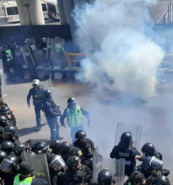 Disidentes arrojan gas pimienta (Especial)