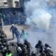 Disidentes arrojan gas pimienta (Especial)