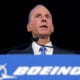 En medio de crisis, Boeing cesa al CEO Dennis Muilenburg