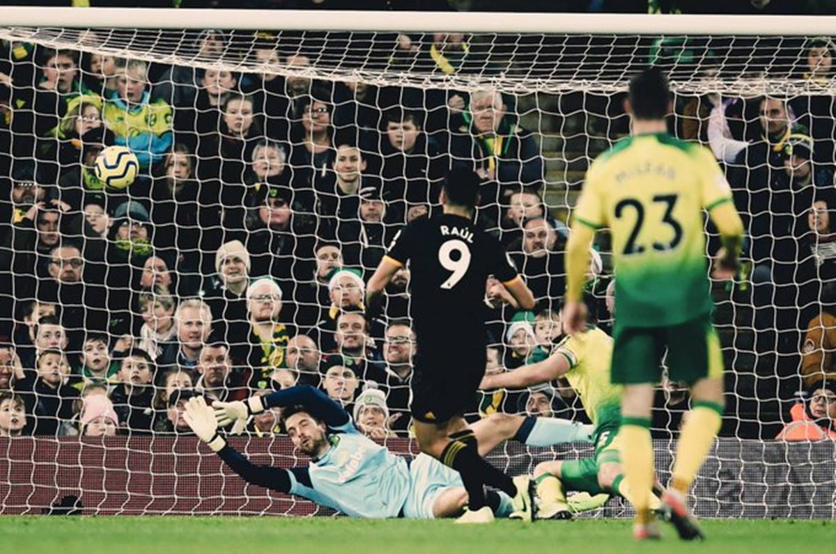 Raúl Jiménez consiguió gol ante Norwich. Foto: Wolves