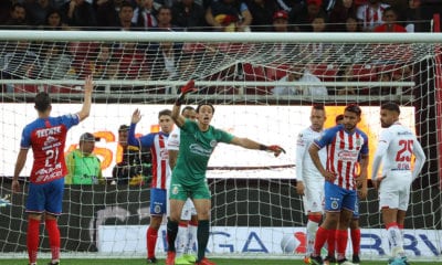 Polémico empate entre Chivas y Toluca