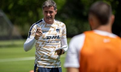 Molesta a Míchel González actuación de Pumas. Foto: Twitter