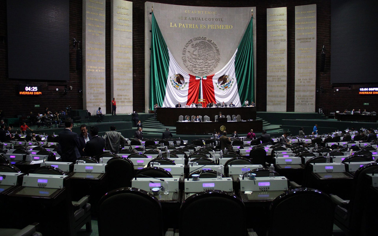 Diputados van contra sueldos altos en el INE