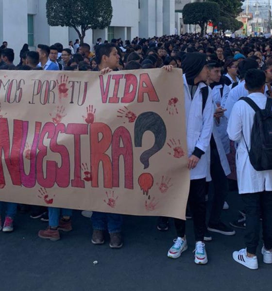 Exigen justicia por estudiantes en Puebla