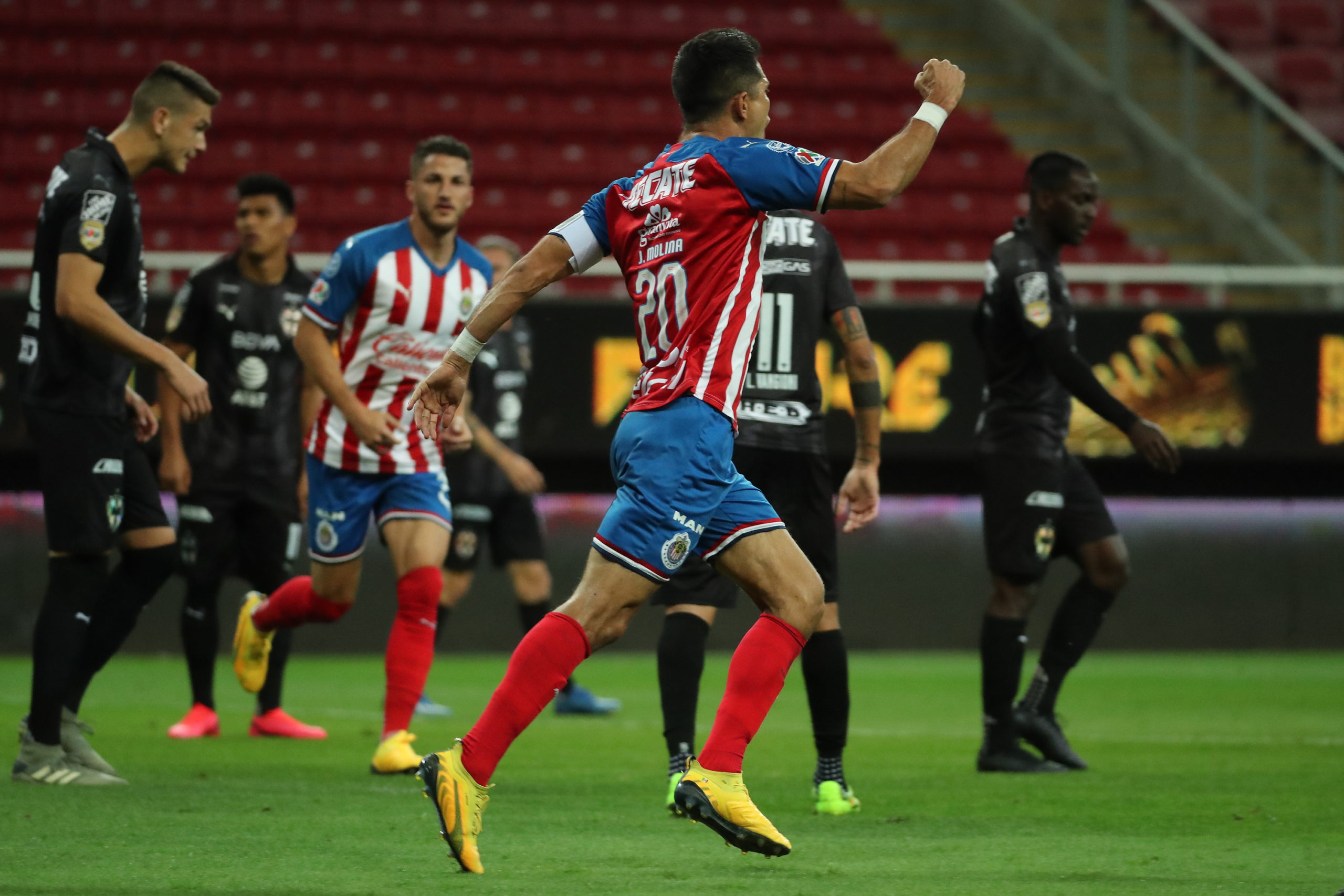 Chivas alcanza a arañar empate ante Monterrey