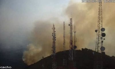 Trabajan combatientes para controlar el fuego en el parque estatal Sierra de Guadalupe