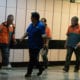 Metro de la CDMX manda a su casa a trabajadores de limpieza