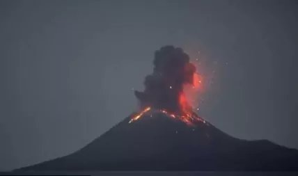 La impresionante erupción del volcán Krakatoa