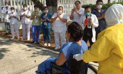 Pacientes tocan la ‘Campana de la Vida’ tras vencer al Covid-19