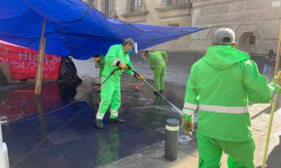 Retiran baños improvisados para “plantones” en el Zócalo