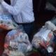 Diputados entregan despensas, cubrebocas y mascarillas a la población que los necesita