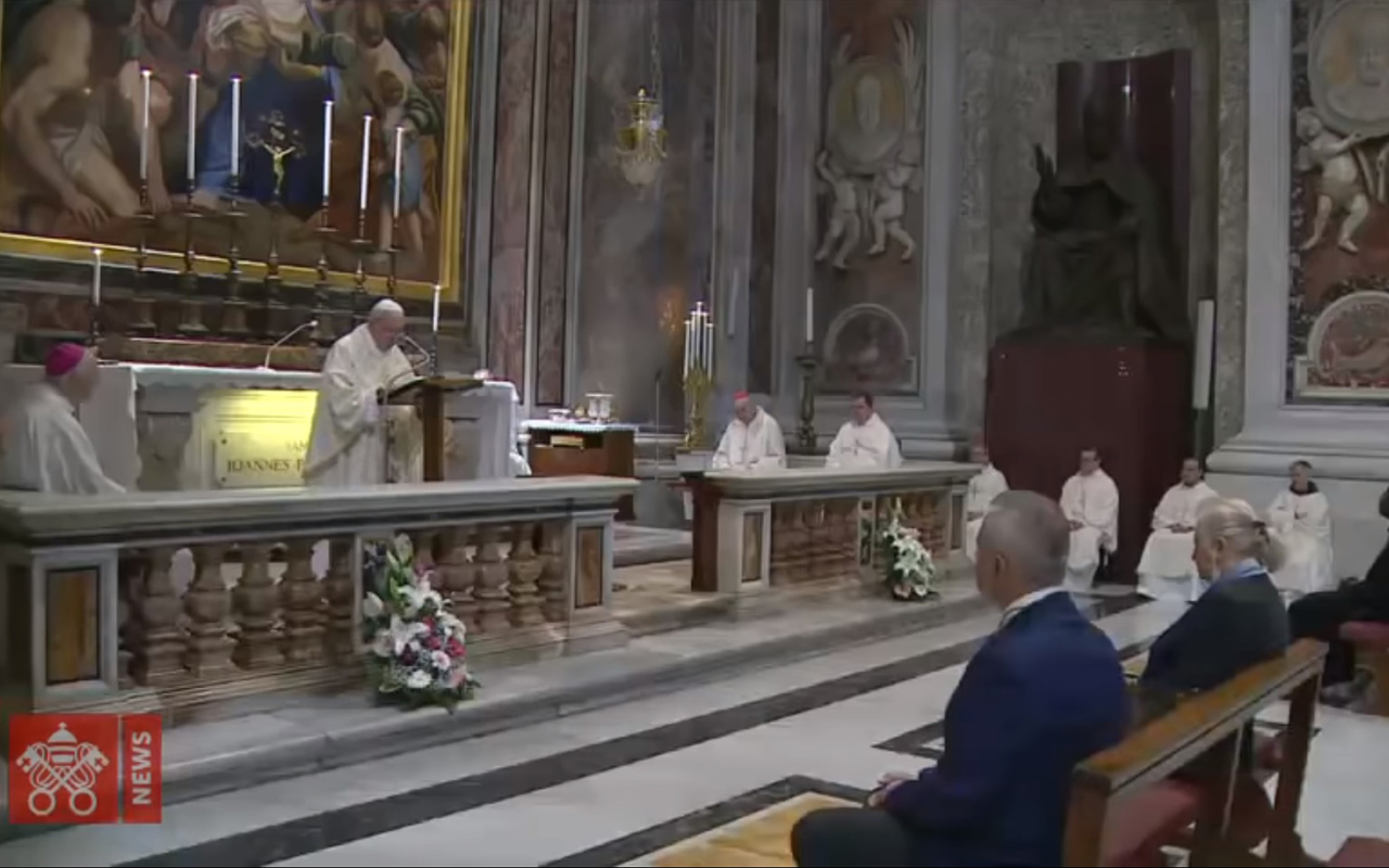 Italia permite celebrar misas y la basílica de San Pedro abre sus puertas a fieles