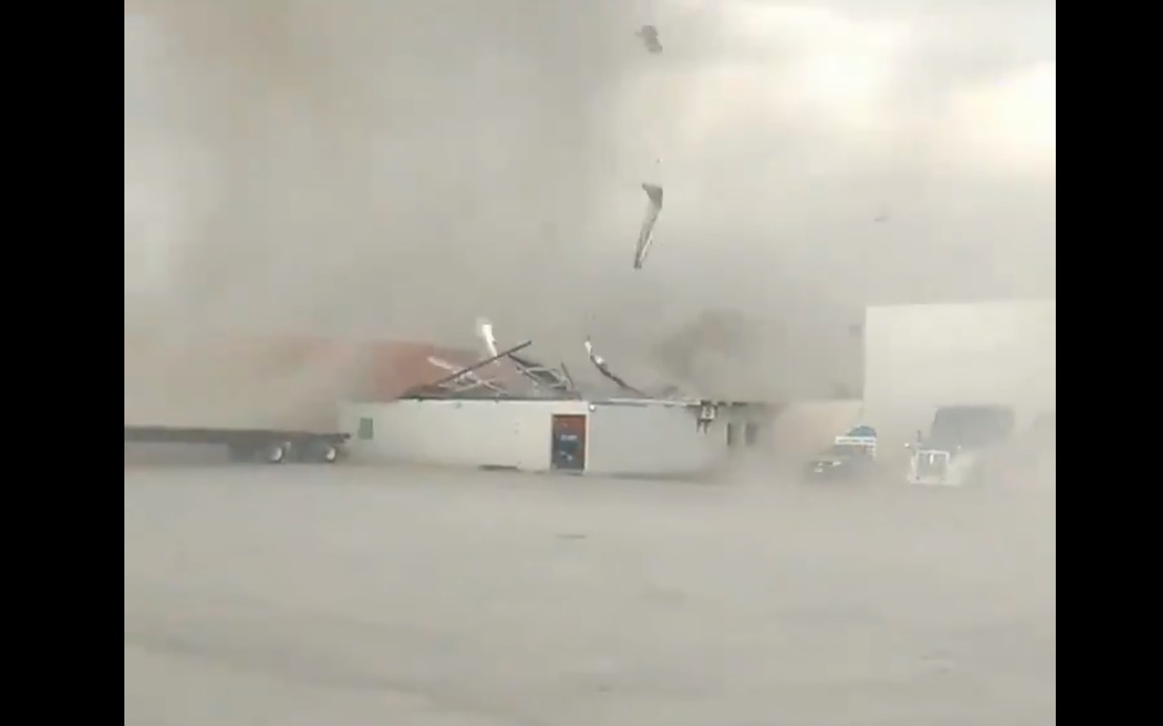 Tornado sorprende a Nuevo León