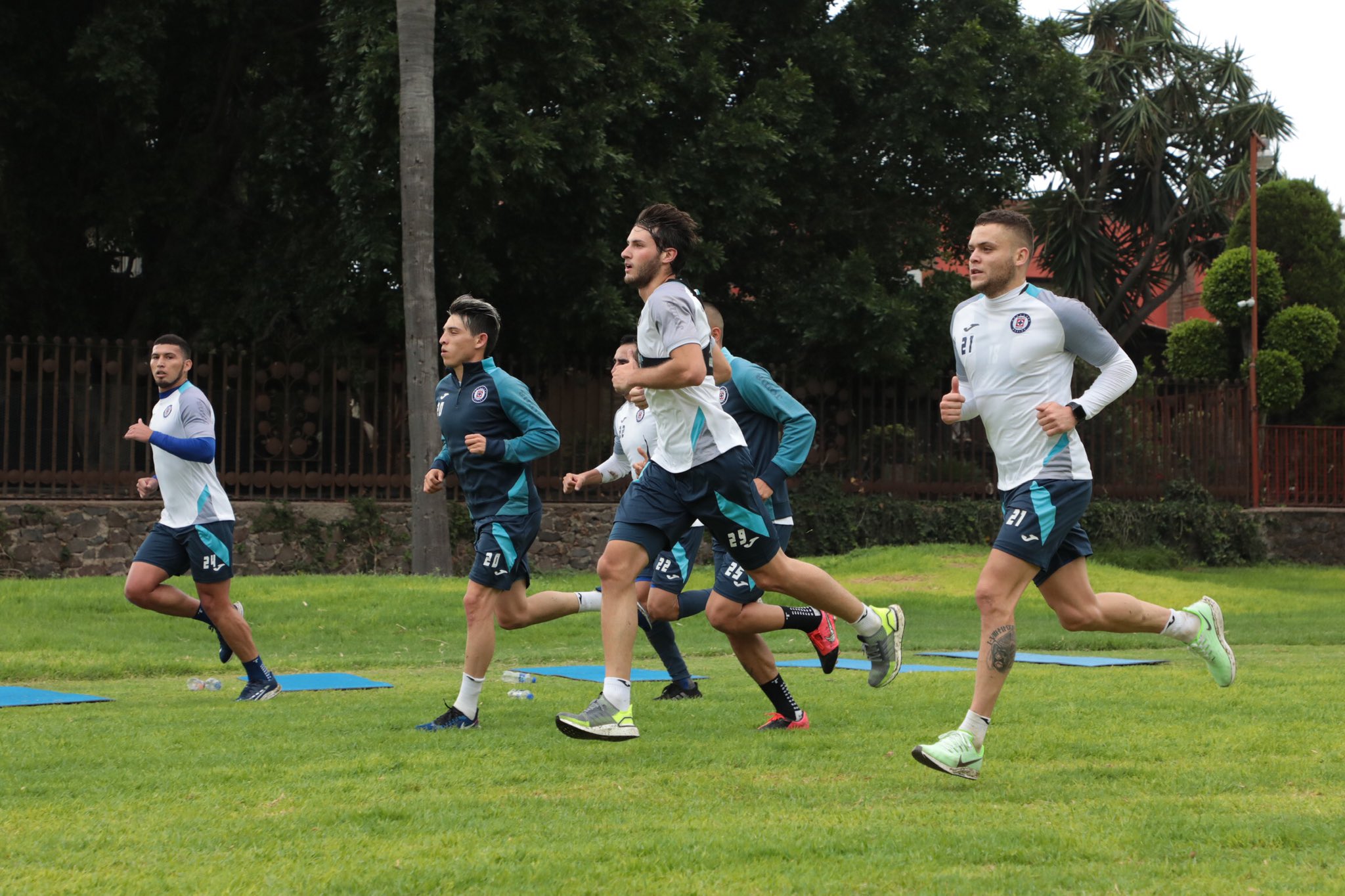 Baca y Rodríguez se integraron a los entrenamientos de Cruz Azul. Foto: Cruz Azul