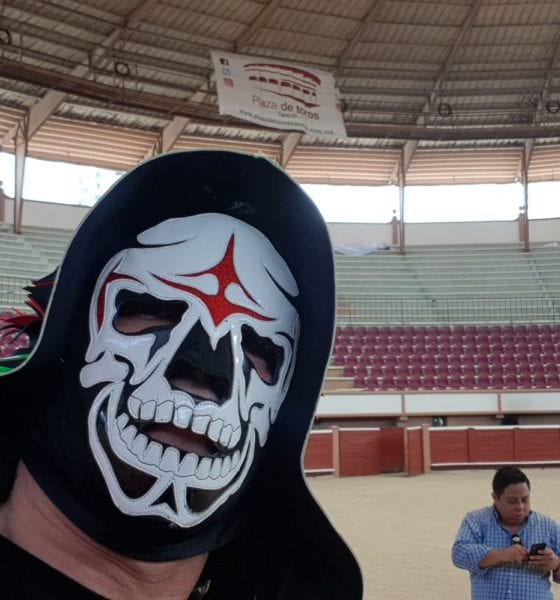 En redes sociales, muestran el rostro del luchador La Parka. Foto: Twitter La Parka