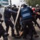 Detienen a policías que agredieron a joven durante protesta. Foto. Cuartosocuro