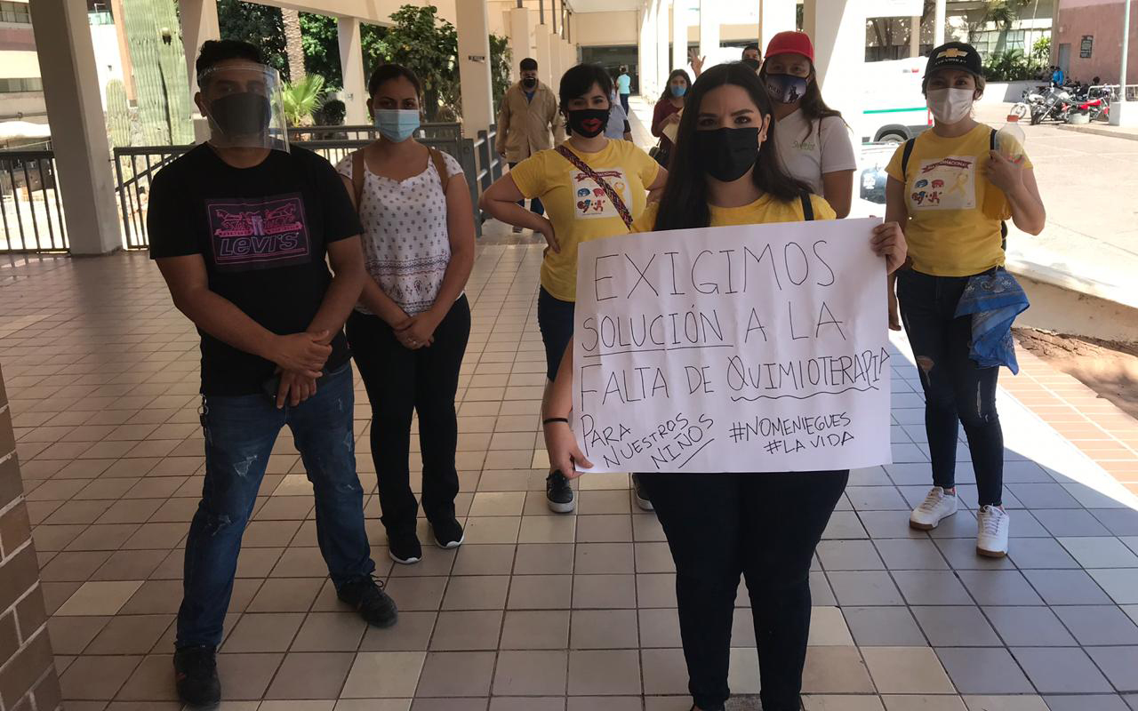 Padres de niños con cáncer en Sonora exigen abasto de medicamentos