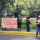 Lanzan consignas afuera de Casa Jalisco en la CDMX