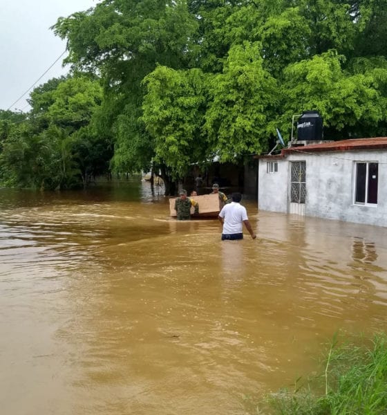 Por inundaciones, Ejército evacúa a pobladores de Campeche y Yucatán