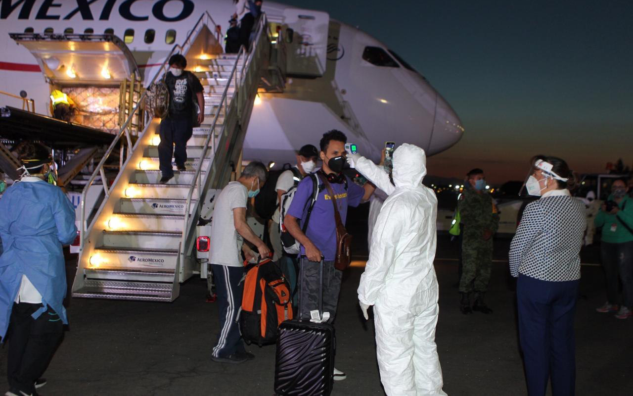 Sedena ayuda en repatriación de 999 mexicanos y el traslado de mil 551 extranjeros