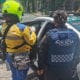 Policías ayudan a mujer en nacimiento de bebé