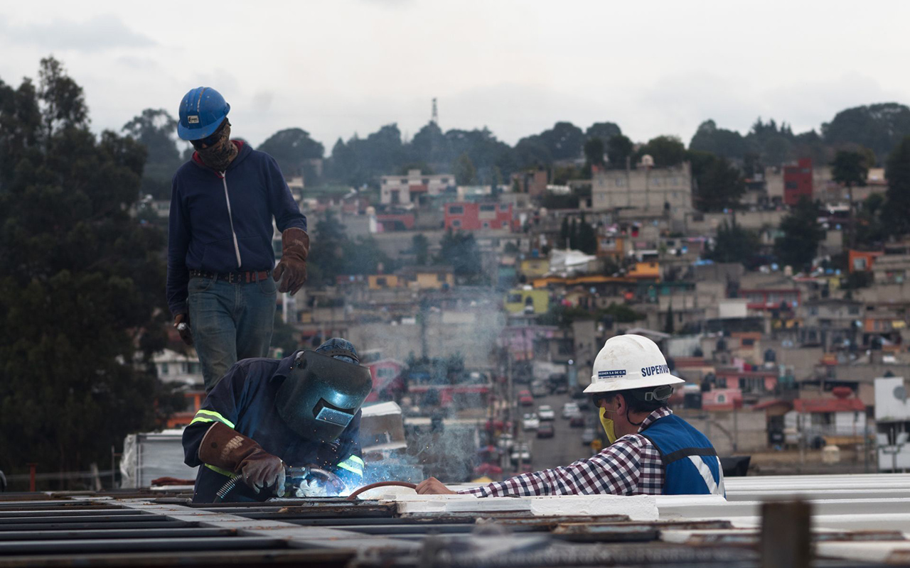 Prometen mejorar salarios de trabajadores en México