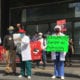 Médicos exigen la reinstalación de sus compañeros despedidos por exigir insumos