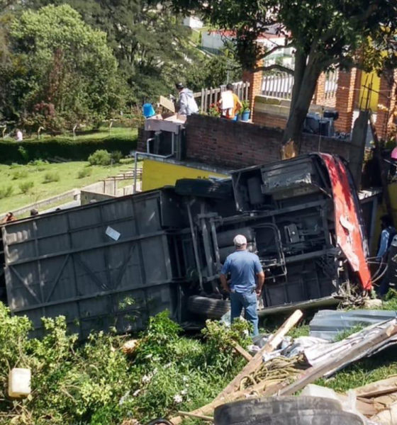 Vuelca autobús en Edomex; deja más de 20 lesionados
