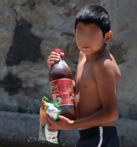 Tabasco va contra la venta de refrescos y comida chatarra a niños