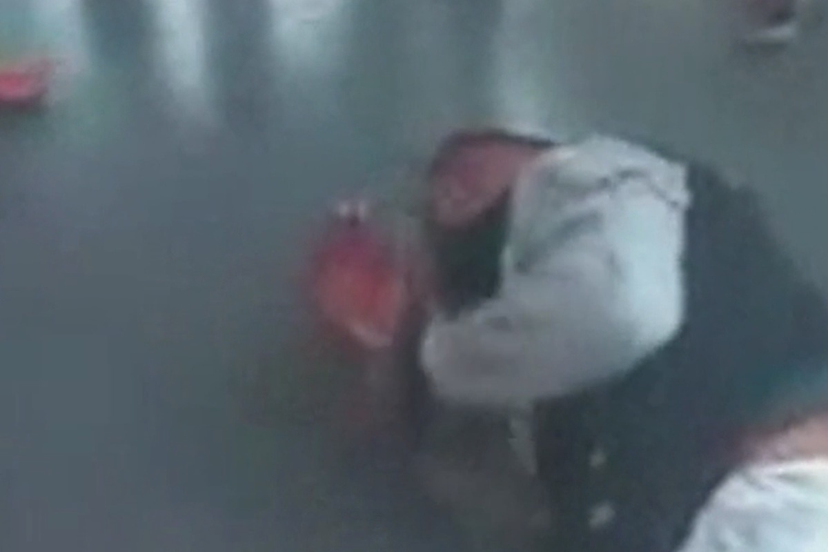 Ladrón recibe golpiza. Foto: Captura del video
