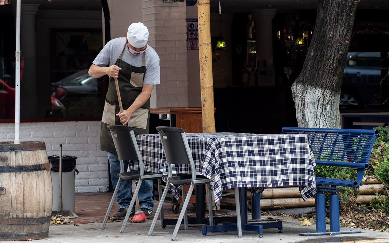 Economía mexicana caerá 10.2 % en 2020, pronostica la OCDE