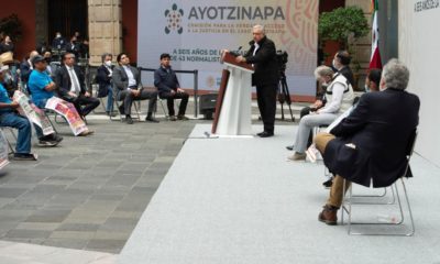 AMLO refrenda compromiso de esclarecer caso de normalistas de Ayotzinapa. Foto: Israel Lorenzana