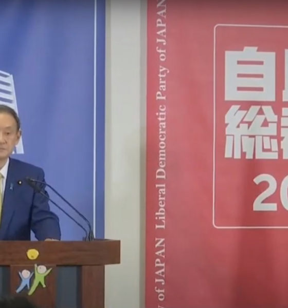 Eligen a Yoshihide Suga como primer ministro de Japón