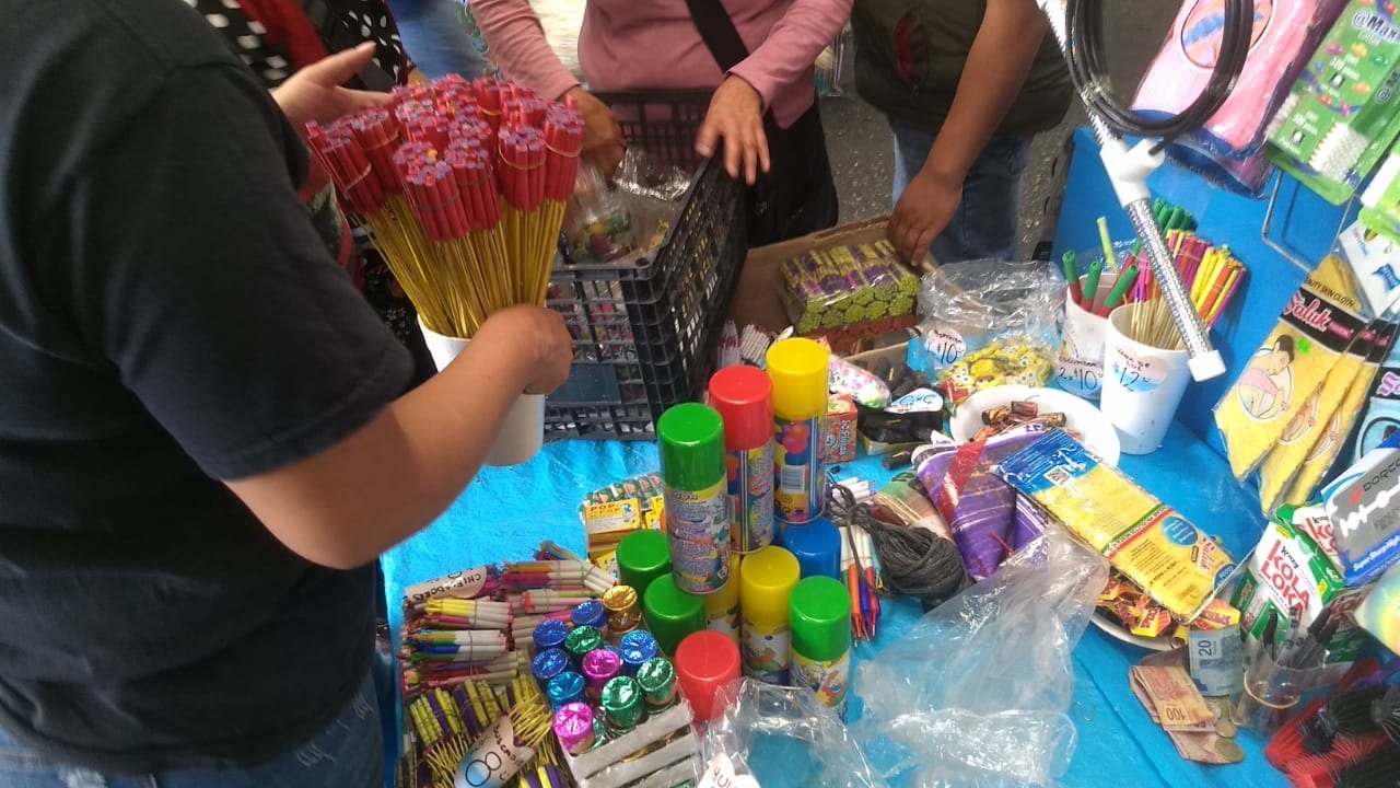 Retiran a vendedores de fuegos artificiales en Tlalnepantla