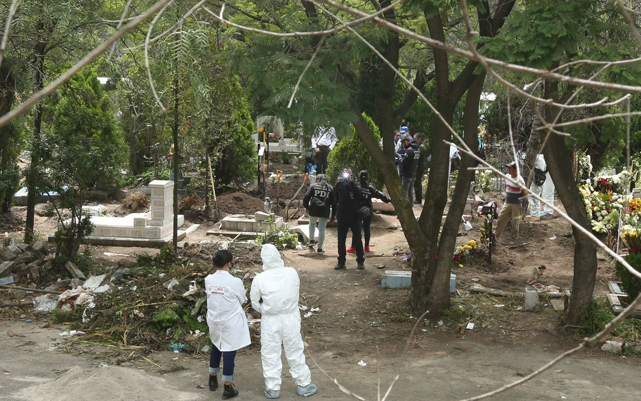 Buscan a jóvenes desaparecidos en panteón de Azcapotzalco