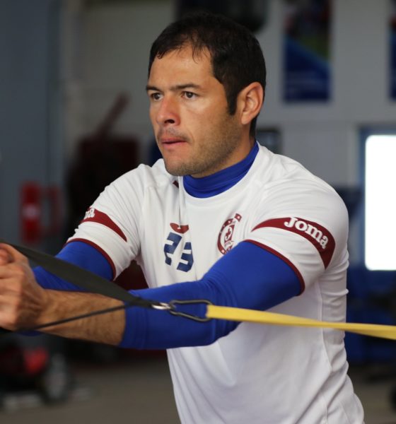 Pablo Aguilar analizó la posibilidad de retirarse. Foto: Twitter Cruz Azul