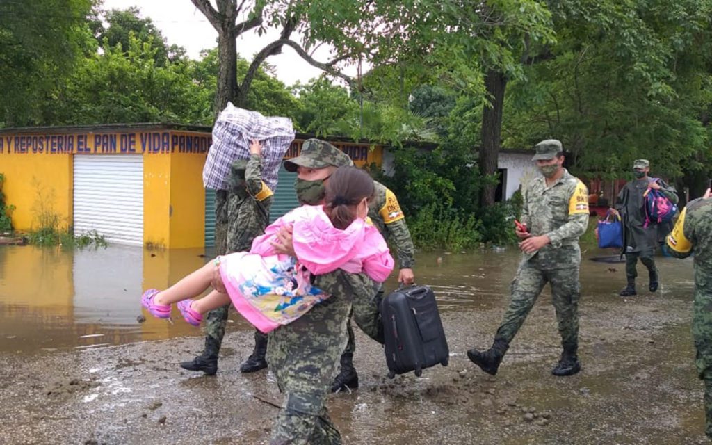 Ejército Mexicano apoya a damnificados por inundaciones