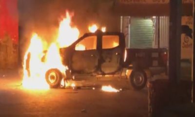 Retienen a dos policías y queman patrulla en Moyotzingo