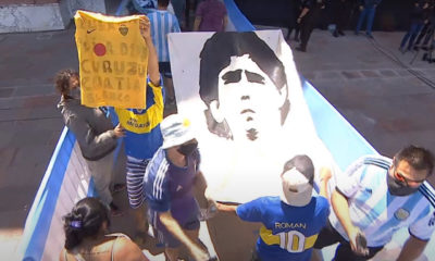 Miles de aficionados dicen adiós a Maradona en la Casa Rosada