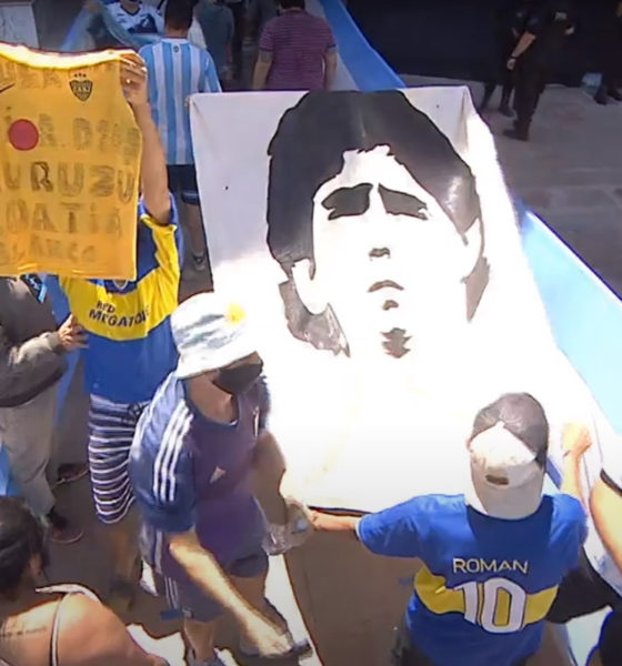 Miles de aficionados dicen adiós a Maradona en la Casa Rosada
