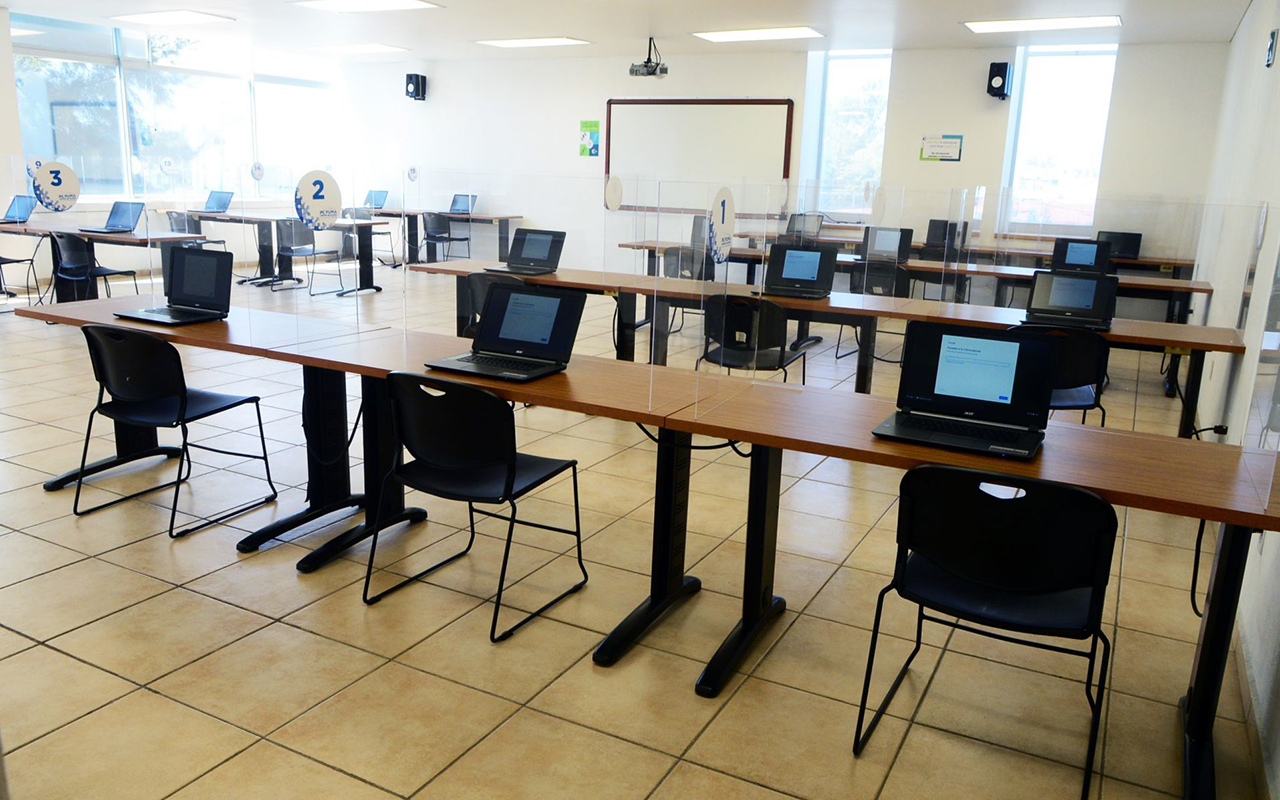 UNAM apoya a universitarios de Neza y Ecatepec con computadoras e internet. Noticias en tiempo real