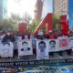 Familiares de los 43 desaparecidos de Ayotzinapa se manifiestan en "antimonumento"