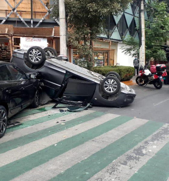Autos chocan en calles de la CDMX; no hubo víctimas