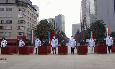Condecoran a médicos durante ceremonia de la Revolución Mexicana