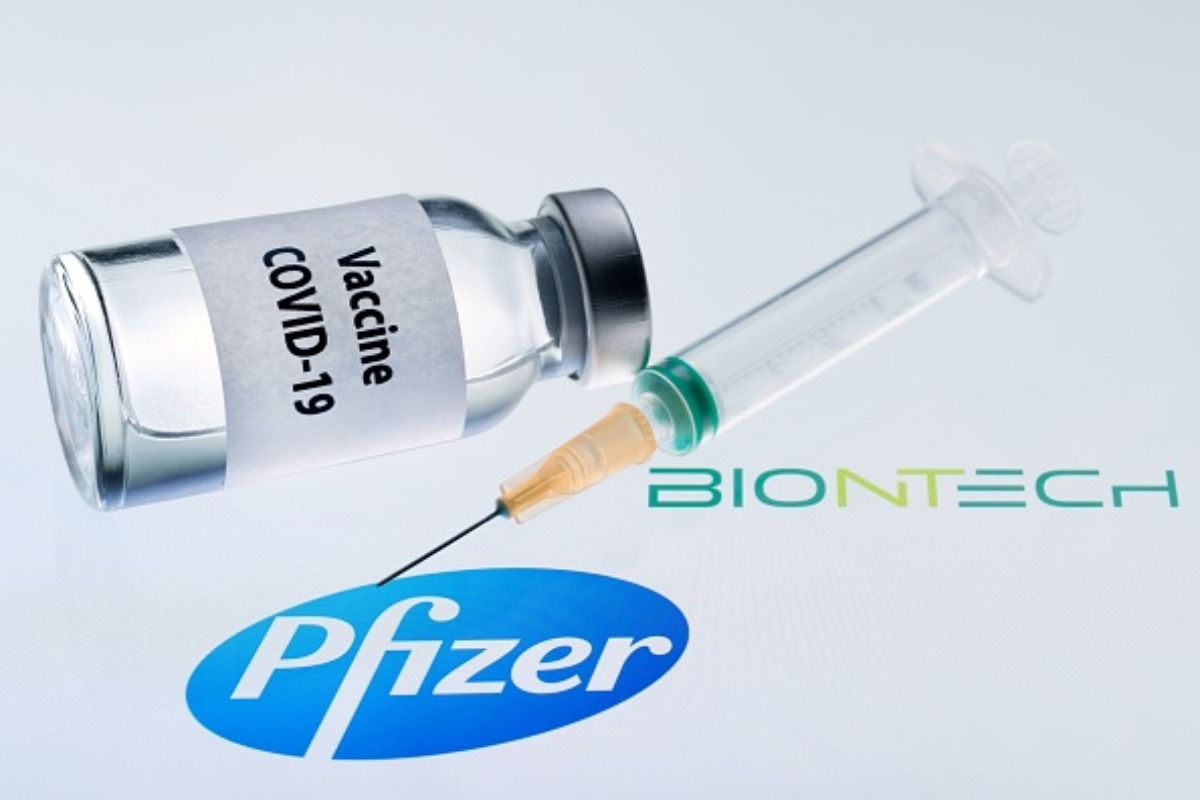 Pfizer genera cinco veces más anticuerpos en personas de 18 a 55 años de edad contra Covid-19, incluida su variante Delta.